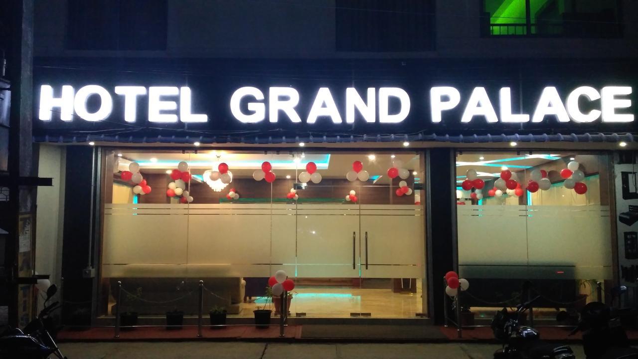 Hotel Grand Palace Джорхат Екстер'єр фото