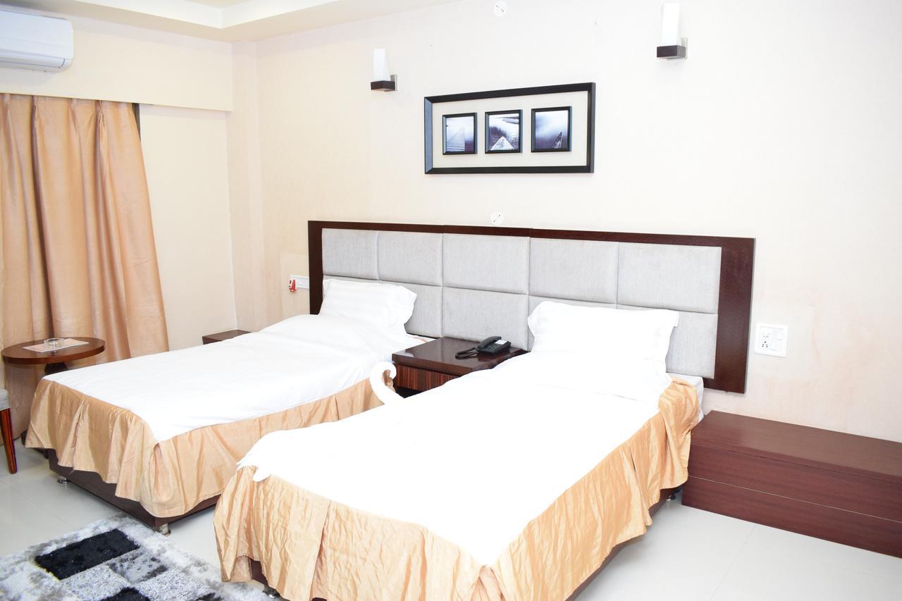 Hotel Grand Palace Джорхат Екстер'єр фото
