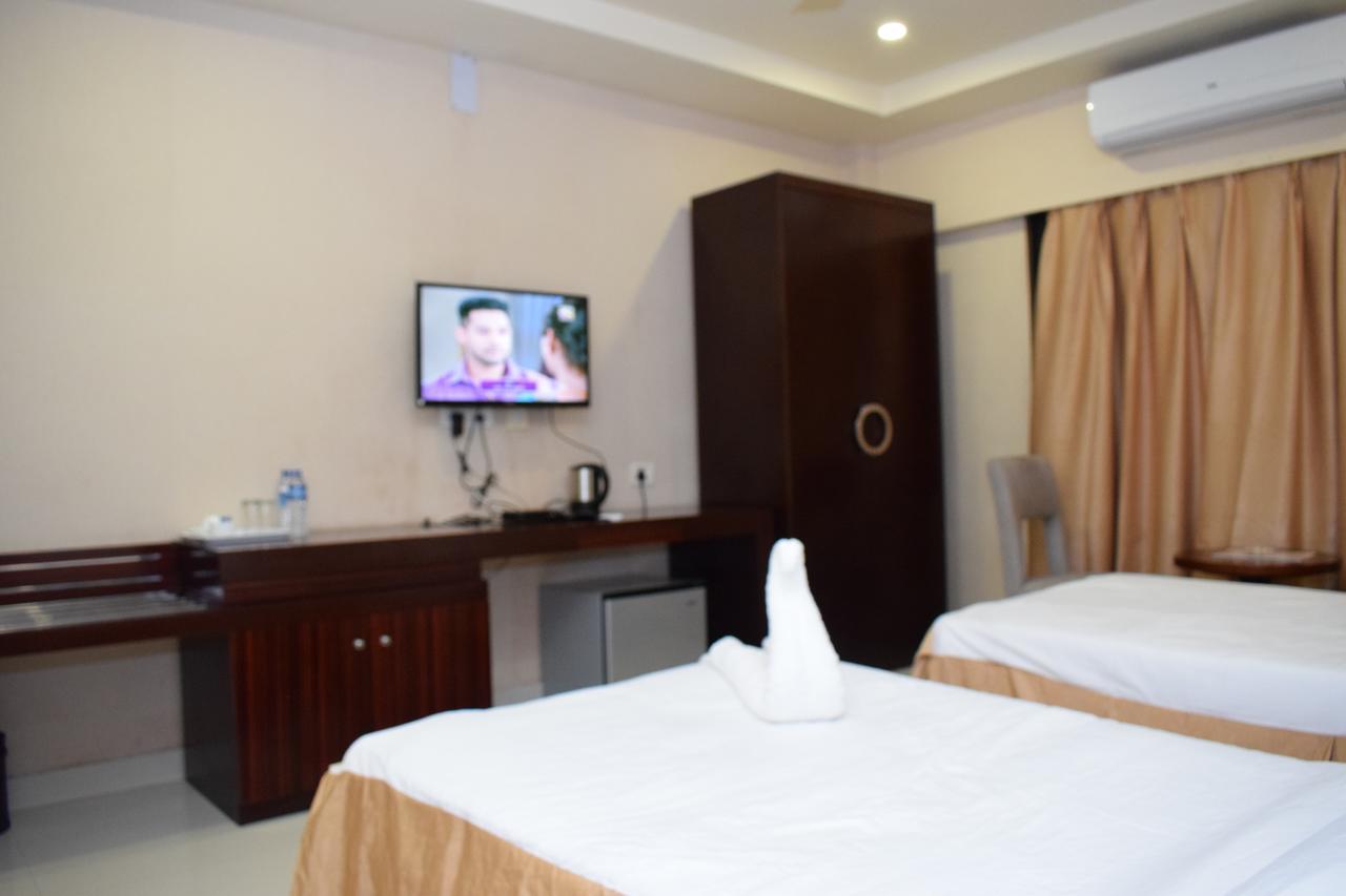 Hotel Grand Palace Джорхат Екстер'єр фото